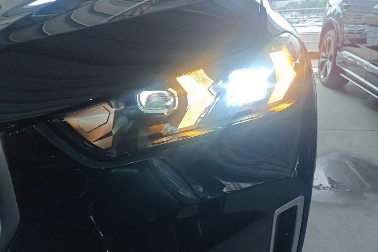 Used BMW X5 2023 xDrive 30Li Luxury M Sport Package Left Front Headlight