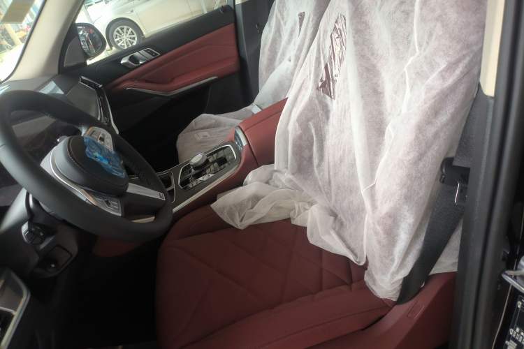 Used BMW X5 2023 xDrive 30Li Luxury M Sport Night Edition Package Left Front Seat