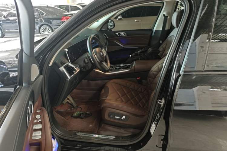 Used BMW X5 2023 xDrive 30Li Luxury M Sport Night Edition Package Left Front Seat