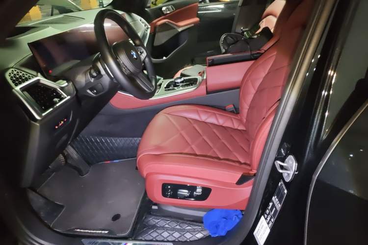 Used BMW X5 2023 xDrive 40Li M Sport Night Edition Package Left Front Seat