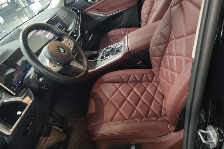 Used BMW X5 2023 xDrive 30Li Luxury M Sport Package Left Front Seat