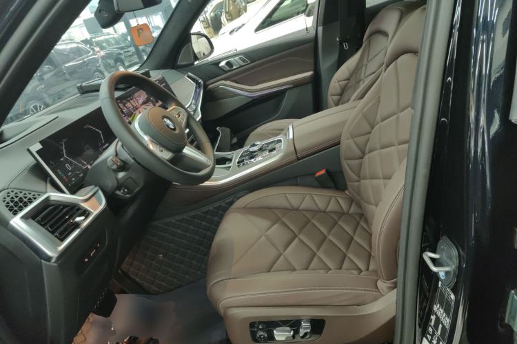 Used BMW X5 2023 xDrive 40Li M Sport Night Edition Package Left Front Seat