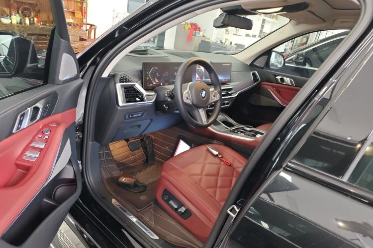 Used BMW X5 2023 xDrive 30Li Luxury M Sport Night Edition Package Left Front Seat