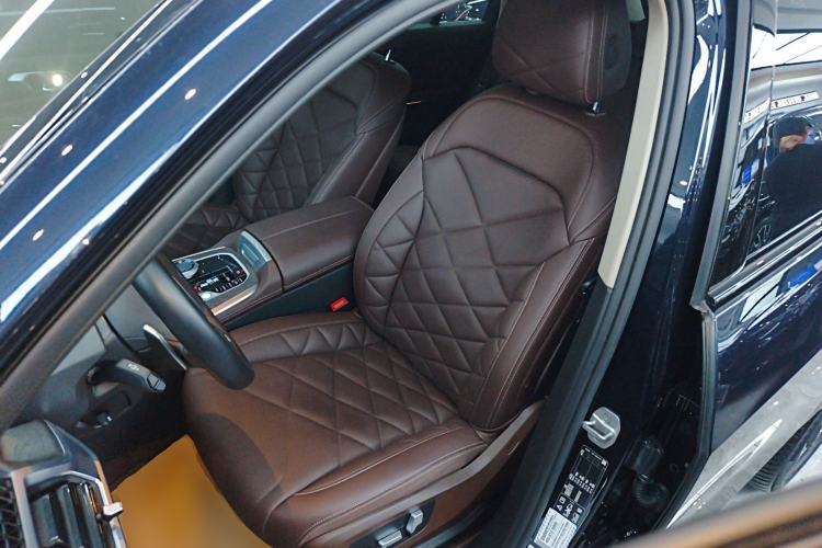 Used BMW X5 2023 xDrive 30Li Luxury M Sport Night Edition Package Left Front Seat