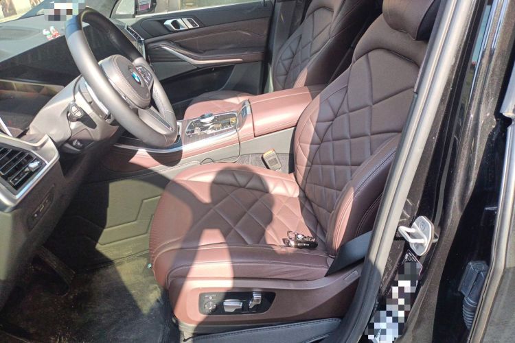 Used BMW X5 2023 xDrive 40Li M Sport Package Left Front Seat