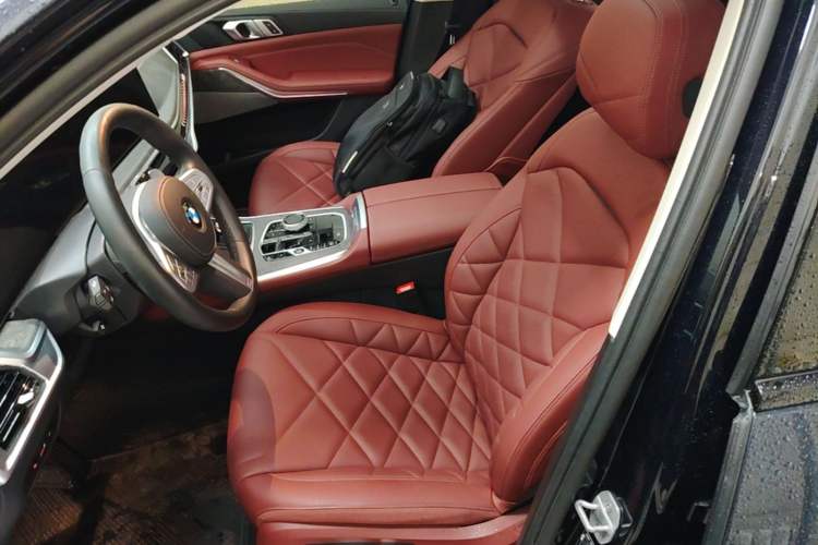 Used BMW X5 2023 xDrive 30Li Luxury M Sport Night Edition Package Left Front Seat
