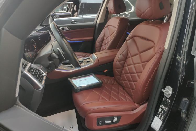 Used BMW X5 2023 xDrive 30Li Luxury M Sport Night Edition Package Left Front Seat
