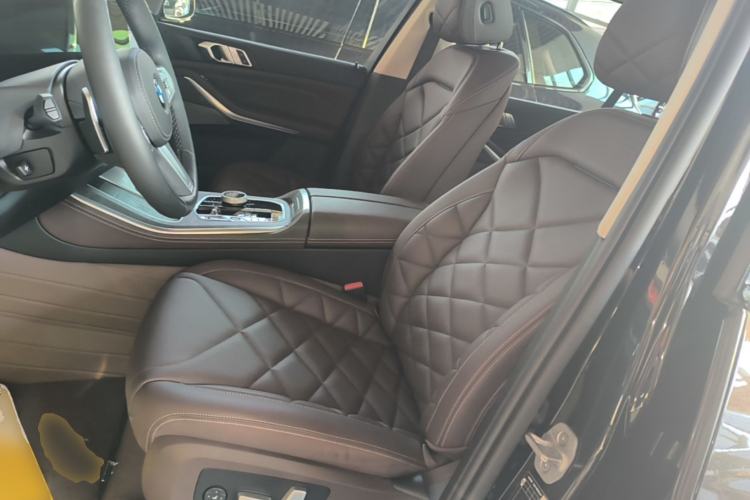 Used BMW X5 2023 xDrive 30Li Luxury M Sport Night Edition Package Left Front Seat