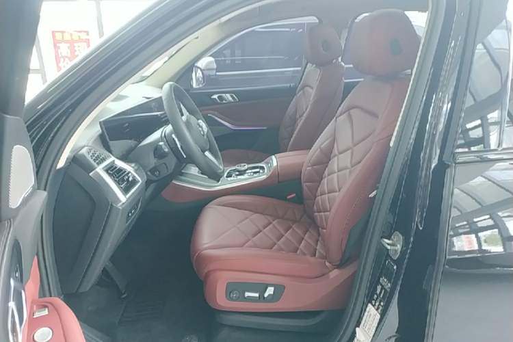 Used BMW X5 2023 xDrive 30Li Luxury M Sport Night Edition Package Left Front Seat