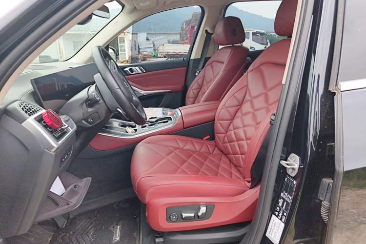 Used BMW X5 2023 xDrive 30Li Luxury M Sport Package Left Front Seat
