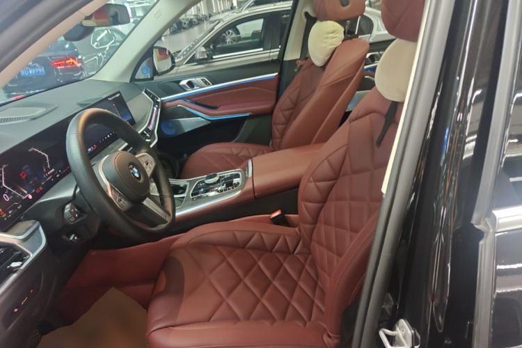 Used BMW X5 2023 xDrive 30Li Luxury M Sport Package Left Front Seat