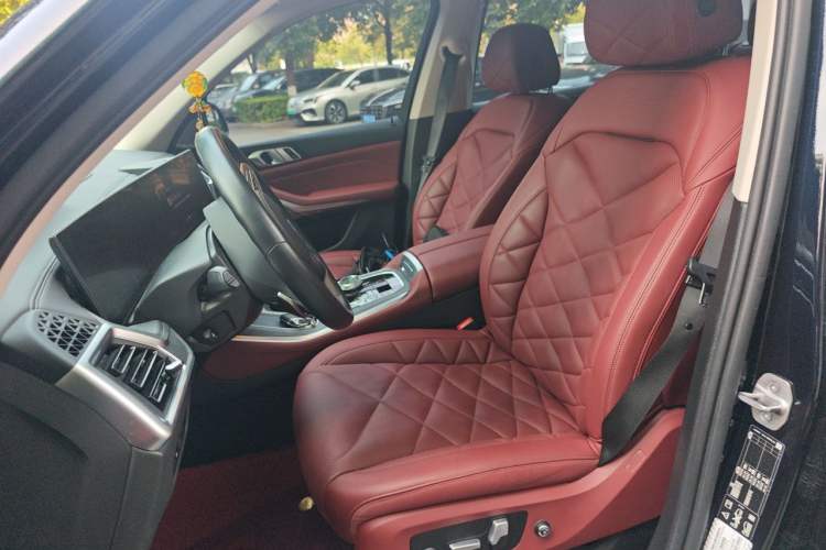 Used BMW X5 2023 xDrive 30Li Luxury M Sport Night Edition Package Left Front Seat