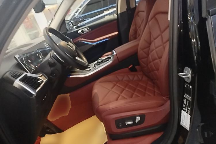 Used BMW X5 2023 xDrive 30Li Luxury M Sport Night Edition Package Left Front Seat