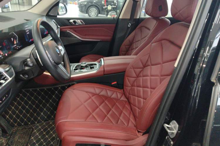 Used BMW X5 2023 xDrive 30Li Luxury M Sport Night Edition Package Left Front Seat