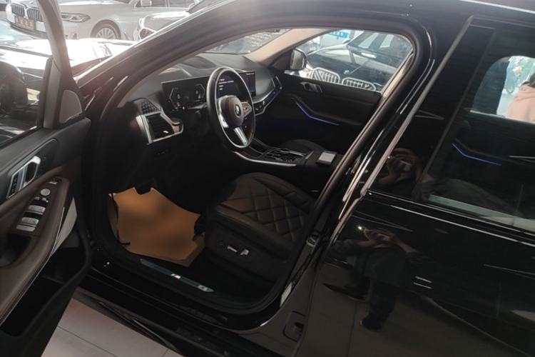 Used BMW X5 2023 xDrive 30Li Luxury M Sport Night Edition Package Left Front Seat