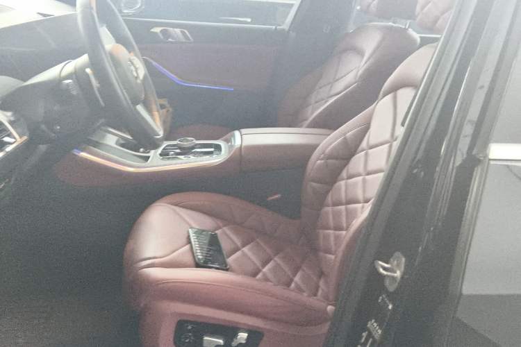 Used BMW X5 2023 xDrive 40Li M Sport Package Left Front Seat
