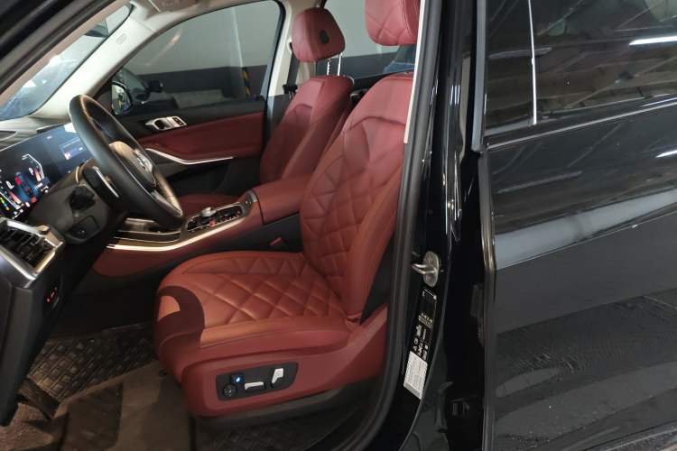 Used BMW X5 2023 xDrive 30Li Luxury M Sport Night Edition Package Left Front Seat