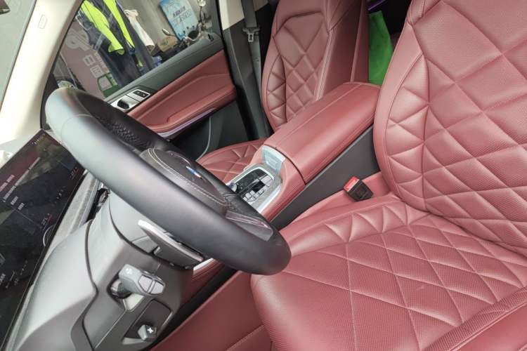 Used BMW X5 2023 xDrive 30Li Luxury M Sport Package Left Front Seat
