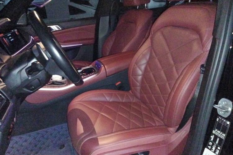 Used BMW X5 2023 xDrive 40Li M Sport Package Left Front Seat