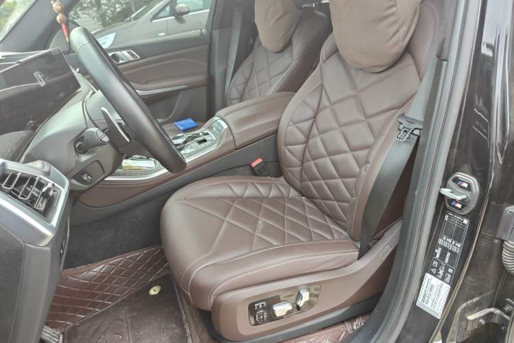 Used BMW X5 2023 xDrive 40Li Luxury Edition M Sport Night Vision Package Left Front Seat