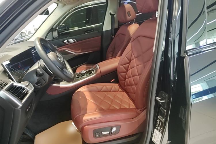 Used BMW X5 2023 xDrive 30Li Luxury M Sport Night Edition Package Left Front Seat
