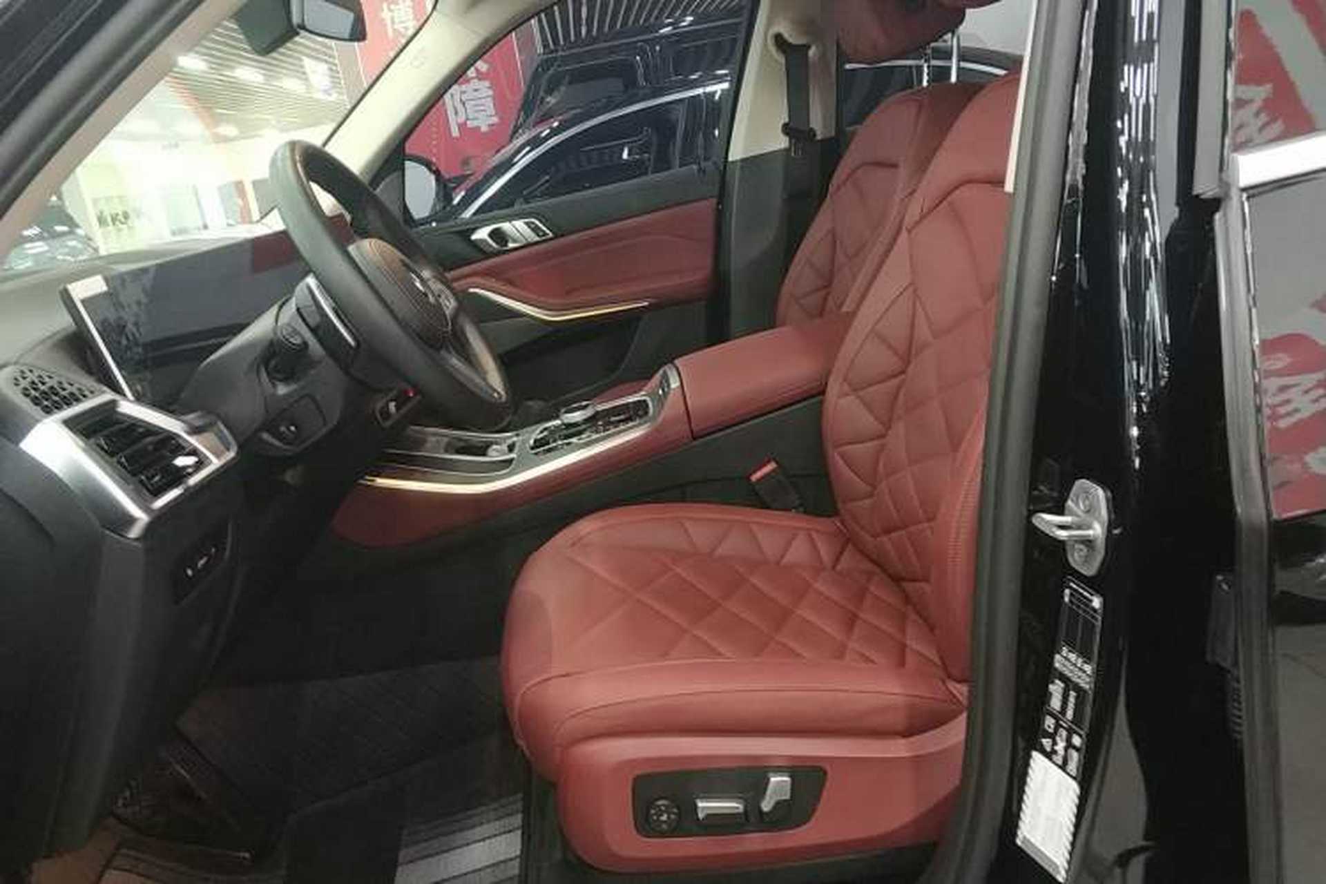 Used BMW X5 2023 xDrive 30Li Luxury M Sport Package Left Front Seat