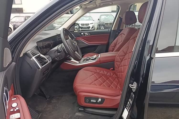 Used BMW X5 2023 xDrive 30Li Luxury M Sport Package Left Front Seat