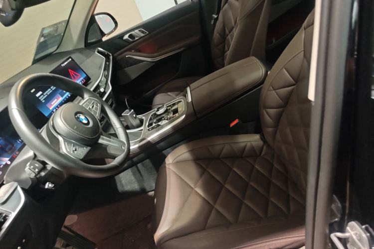 Used BMW X5 2023 xDrive 30Li Luxury M Sport Package Left Front Seat