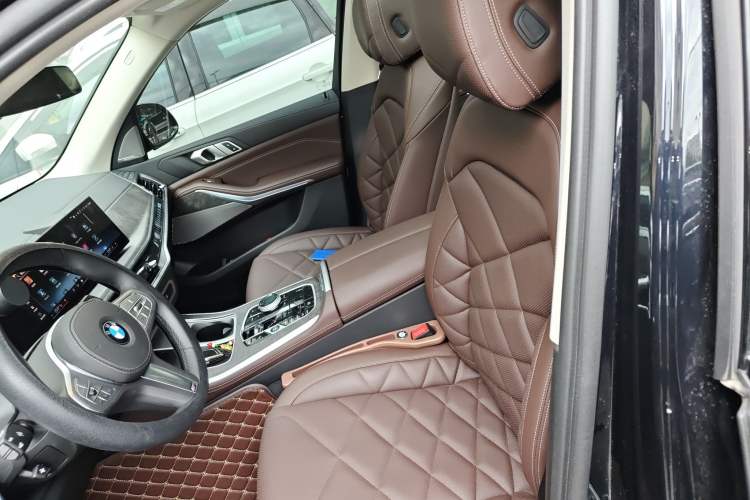 Used BMW X5 2023 xDrive 30Li Luxury M Sport Night Edition Package Left Front Seat