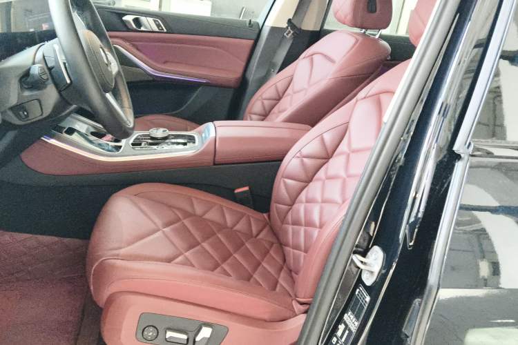 Used BMW X5 2023 xDrive 30Li Luxury M Sport Night Edition Package Left Front Seat