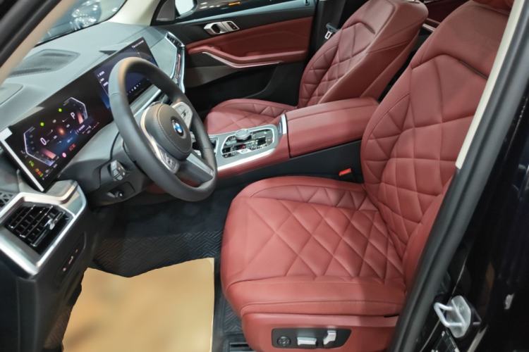 Used BMW X5 2023 xDrive 30Li Luxury M Sport Night Edition Package Left Front Seat