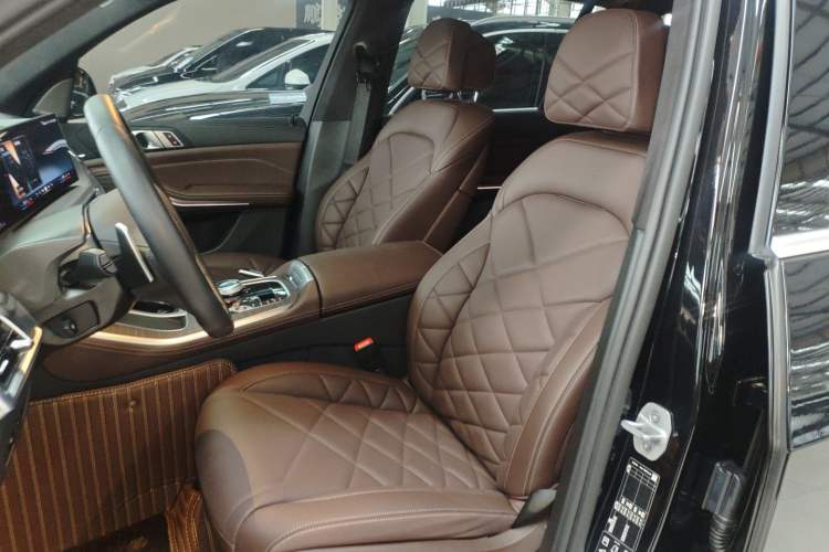 Used BMW X5 2023 xDrive 40Li M Sport Package Left Front Seat