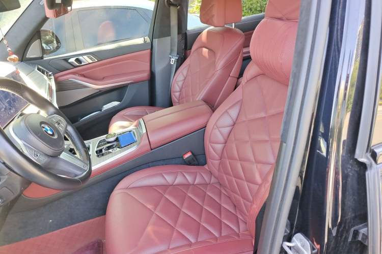 Used BMW X5 2023 xDrive 40Li M Sport Night Edition Package Left Front Seat