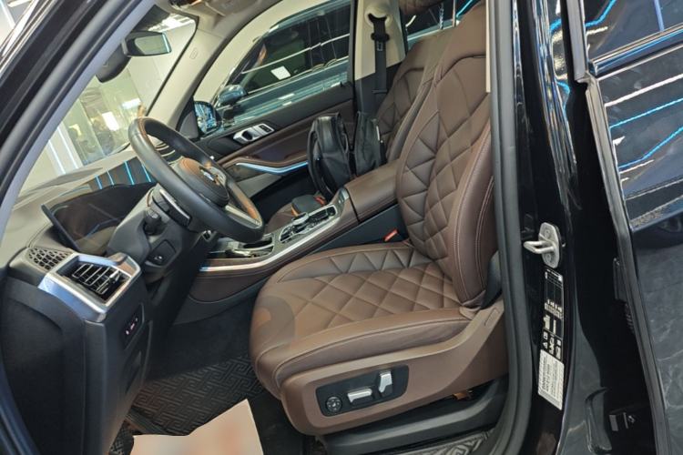 Used BMW X5 2023 xDrive 30Li Luxury M Sport Package Left Front Seat