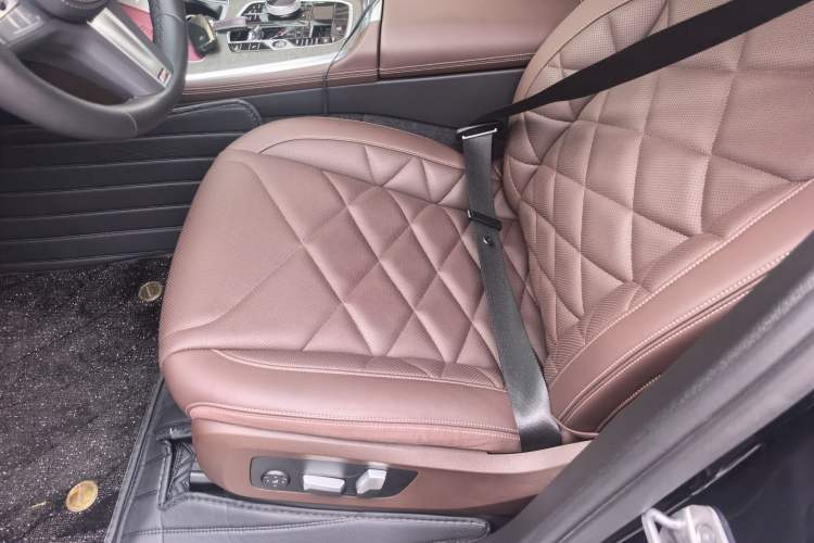 Used BMW X5 2023 xDrive 30Li Luxury M Sport Night Edition Package Left Front Seat