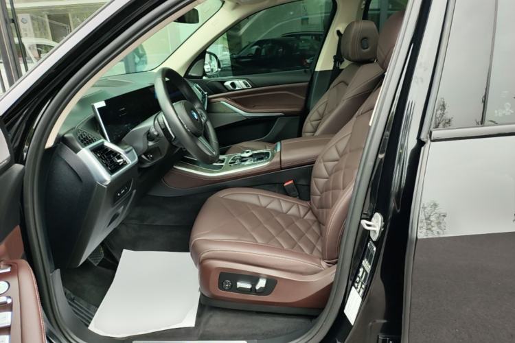 Used BMW X5 2023 xDrive 30Li Luxury M Sport Night Edition Package Left Front Seat