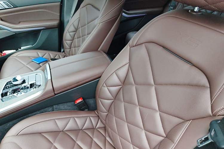 Used BMW X5 2023 xDrive 30Li Luxury M Sport Package Left Front Seat