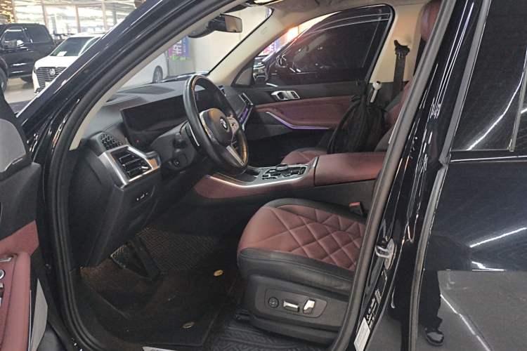 Used BMW X5 2023 xDrive 30Li Luxury M Sport Night Edition Package Left Front Seat