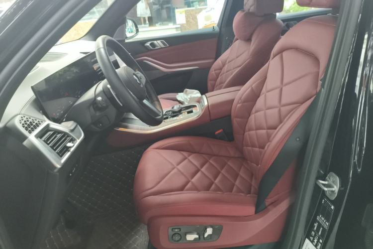 Used BMW X5 2023 xDrive 40Li M Sport Package Left Front Seat