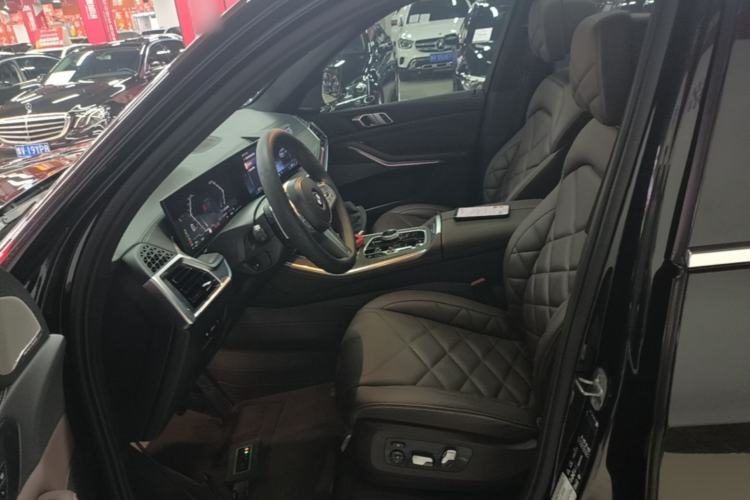 Used BMW X5 2023 xDrive 40Li M Sport Package Left Front Seat
