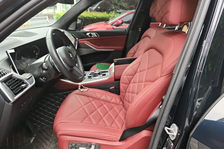 Used BMW X5 2023 xDrive 40Li M Sport Night Edition Package Left Front Seat