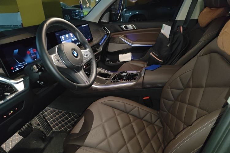 Used BMW X5 2023 xDrive 30Li Luxury M Sport Night Edition Package Left Front Seat