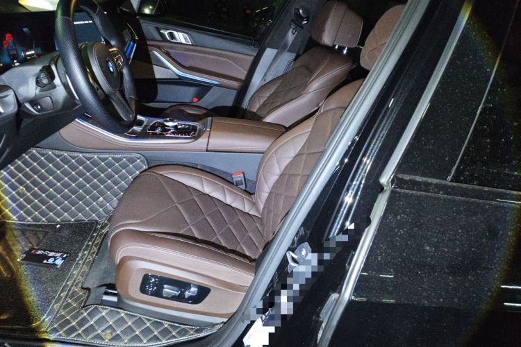 Used BMW X5 2023 xDrive 40Li M Sport Night Edition Package Left Front Seat