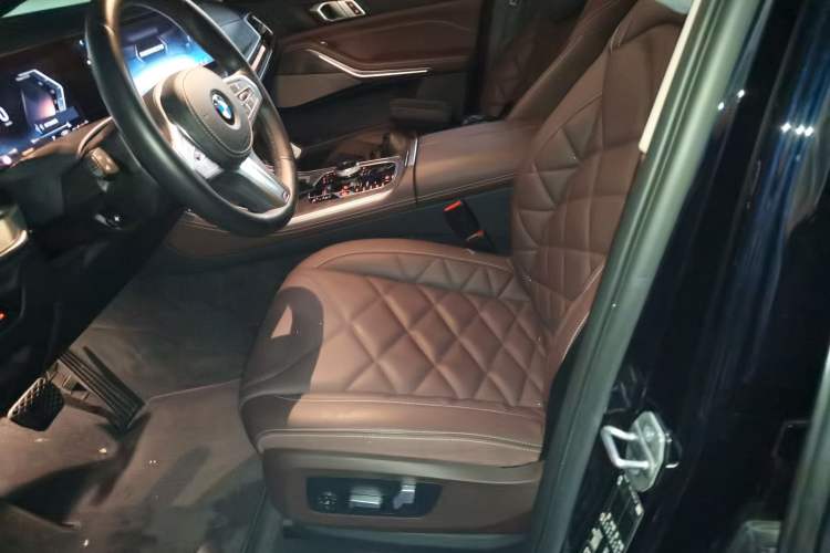Used BMW X5 2023 xDrive 30Li Luxury M Sport Package Left Front Seat