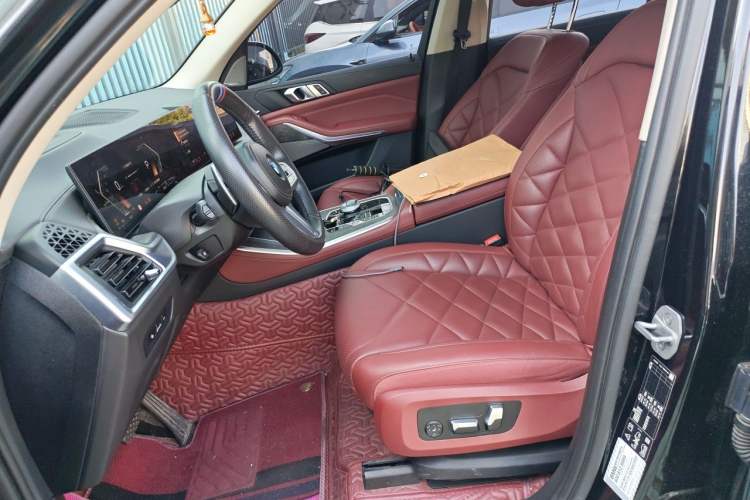 Used BMW X5 2023 xDrive 30Li Luxury M Sport Package Left Front Seat