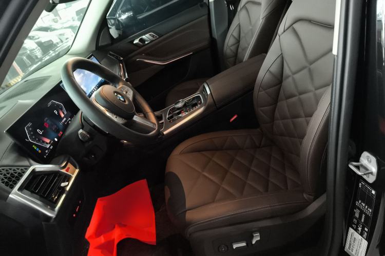 Used BMW X5 2023 xDrive 30Li Luxury M Sport Night Edition Package Left Front Seat