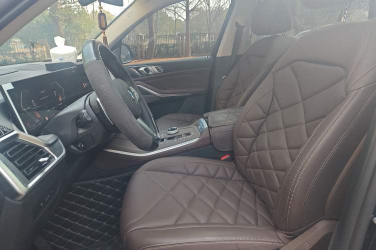 Used BMW X5 2023 xDrive 30Li Luxury M Sport Night Edition Package Left Front Seat