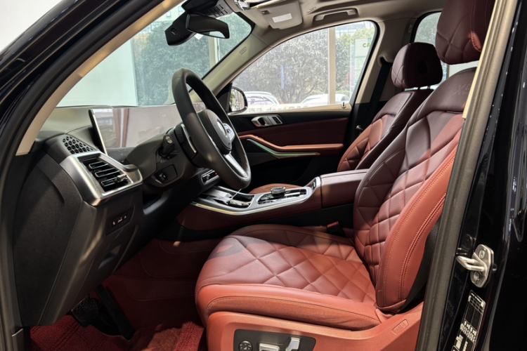 Used BMW X5 2023 xDrive 30Li Luxury M Sport Night Edition Package Left Front Seat