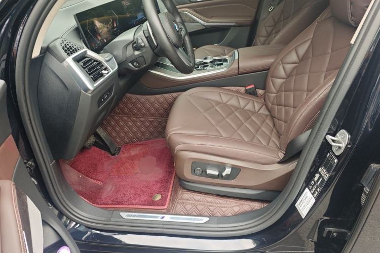 Used BMW X5 2023 xDrive 30Li Luxury M Sport Night Edition Package Left Front Seat
