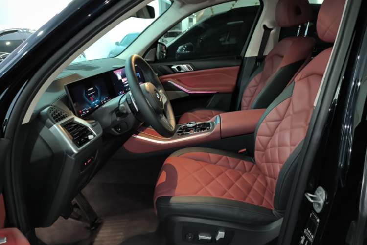 Used BMW X5 2023 xDrive 30Li Luxury M Sport Night Edition Package Left Front Seat